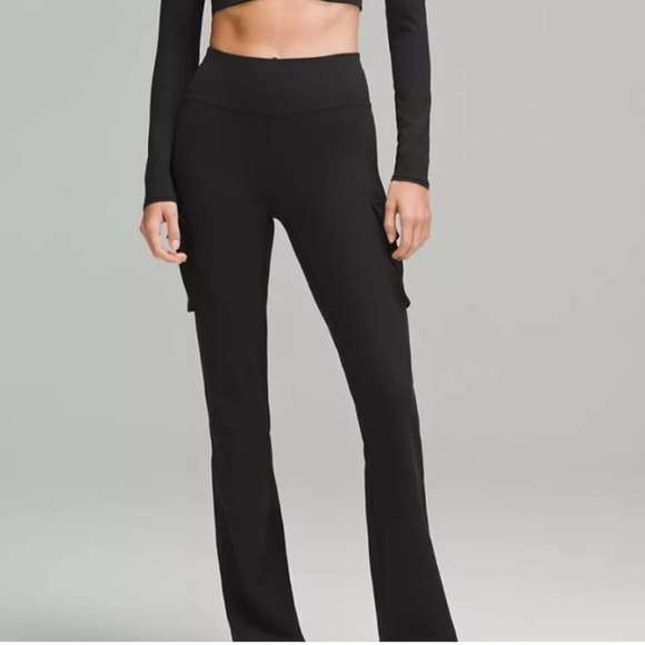 Lululemon 6 Everlux High-Rise Cargo Flared Pant 32.5\